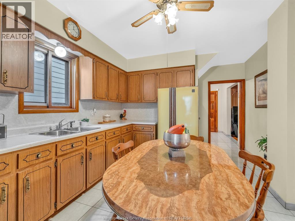 877 PIERRE AVENUE - Image 16