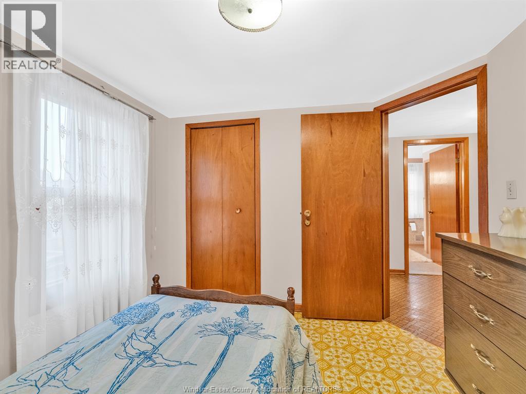 877 PIERRE AVENUE - Image 30
