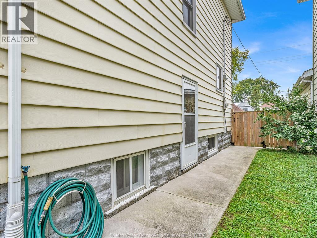 877 PIERRE AVENUE - 44