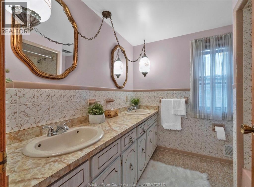 877 PIERRE AVENUE - 31
