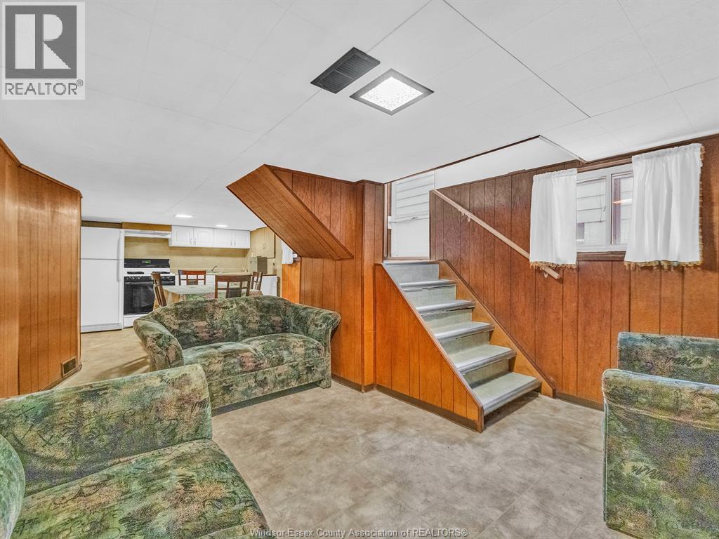 877 PIERRE AVENUE - 32