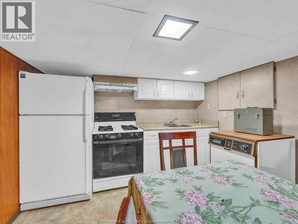 877 PIERRE AVENUE - 33