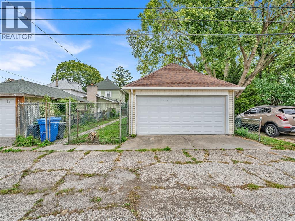 877 PIERRE AVENUE - 46