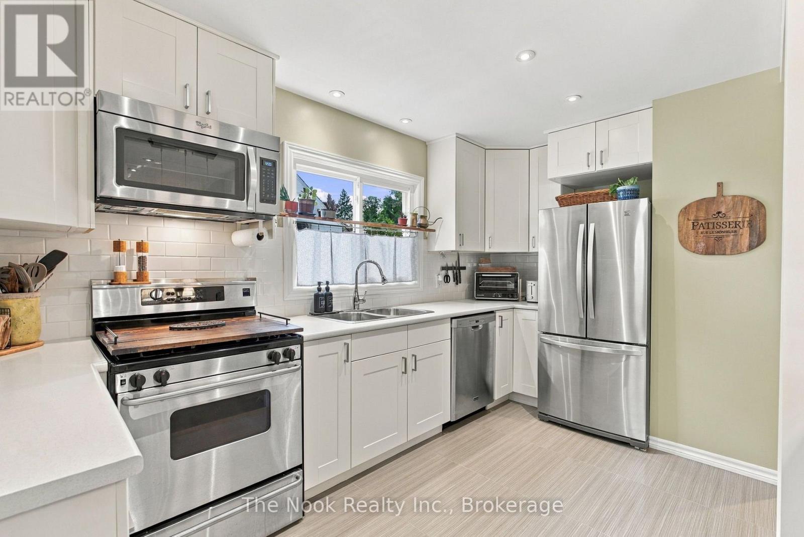 120 ADMIRAL ROAD - 8