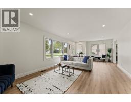 Living room - 142 Centre Street, Essex, ON N8M1P9 Photo 10