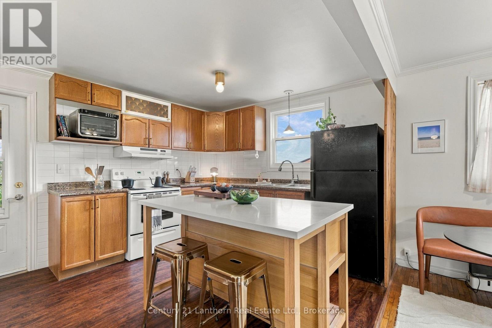 212 Old Milford Road, Prince Edward County, ON photo 5