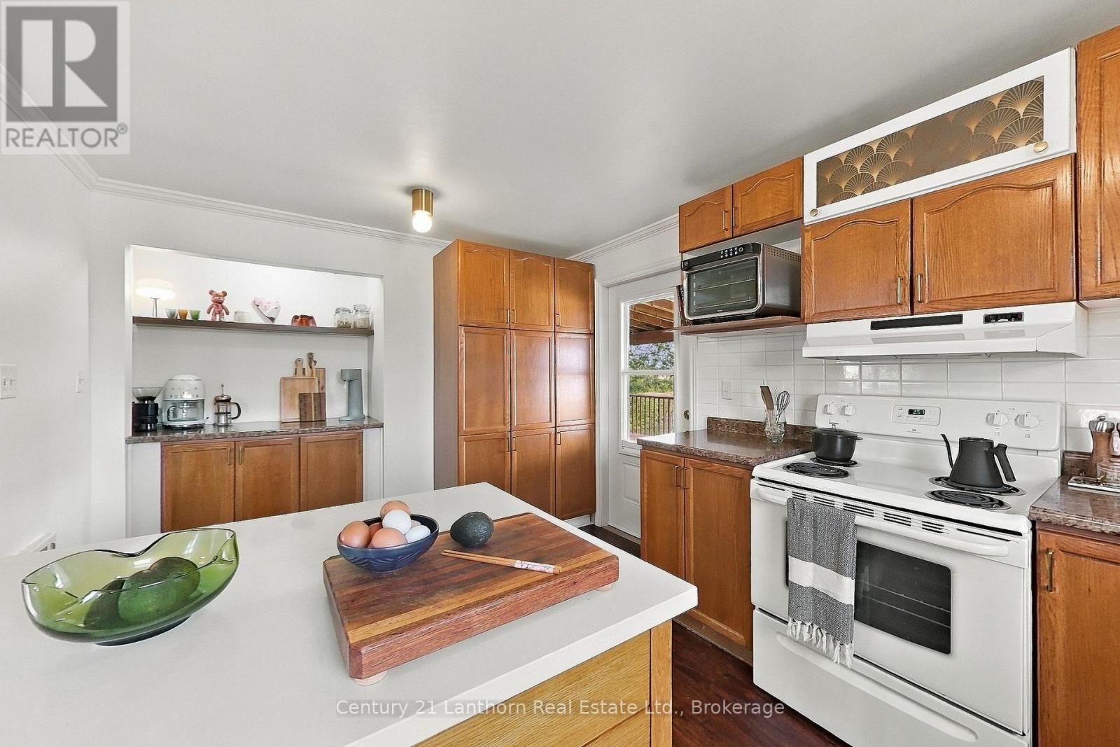 212 Old Milford Road, Prince Edward County, ON photo 9