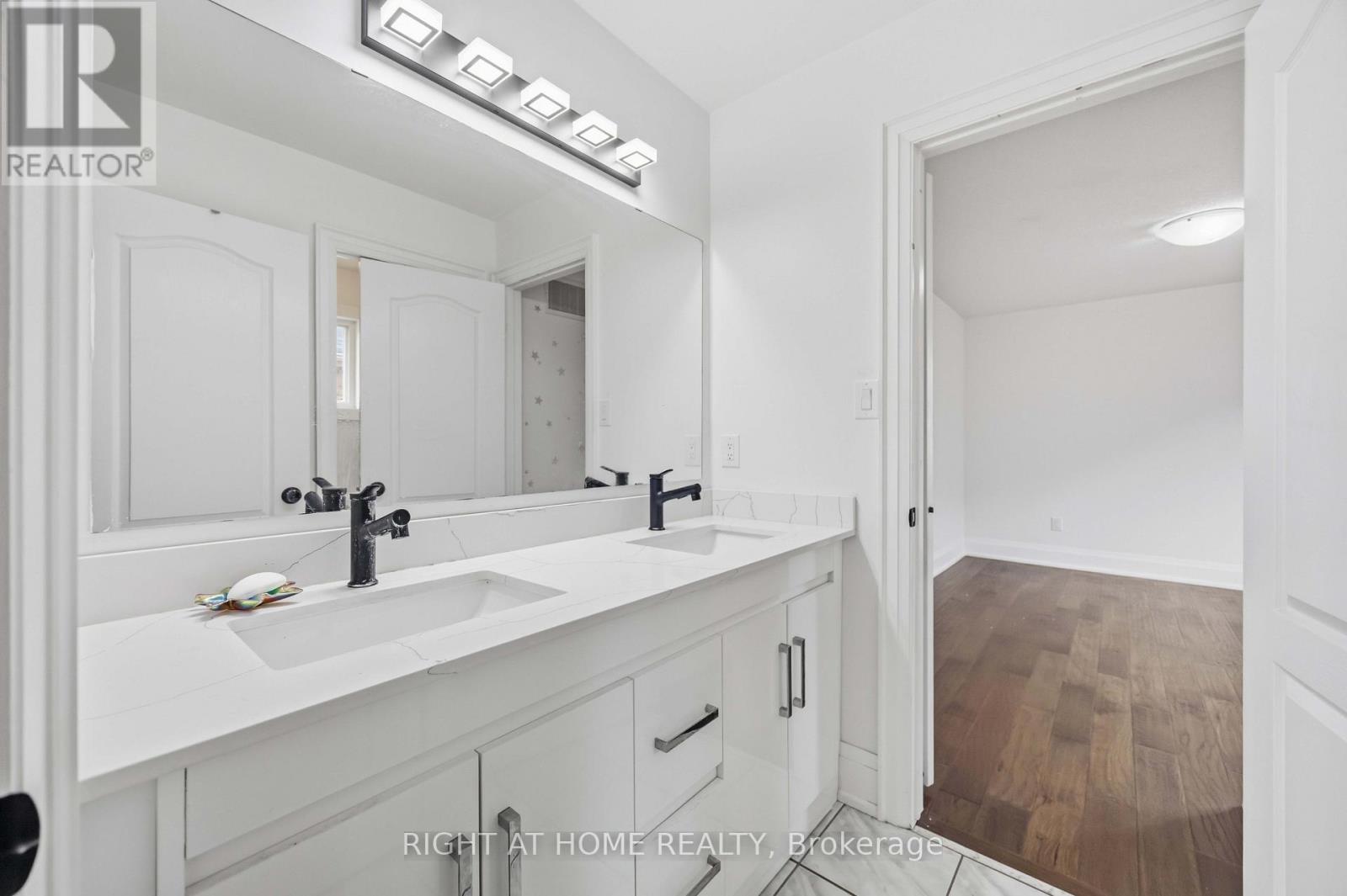 34 Dring Street — photo 23