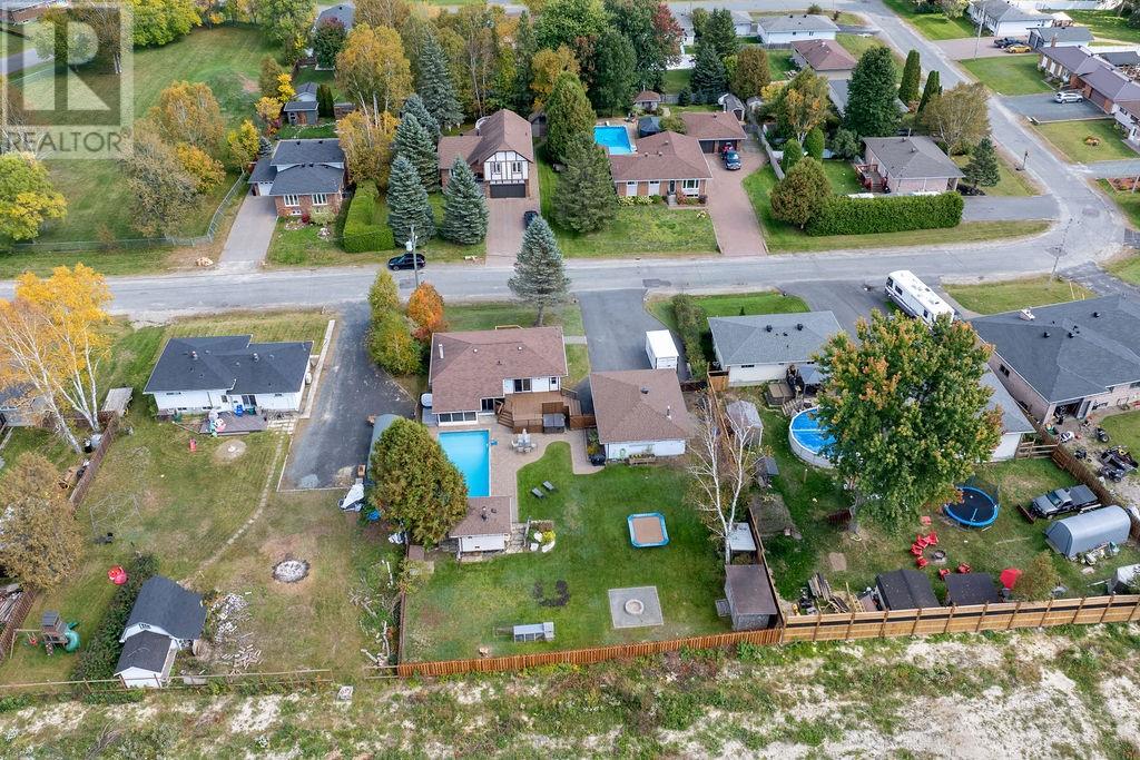 4241 Addy Crescent - 40