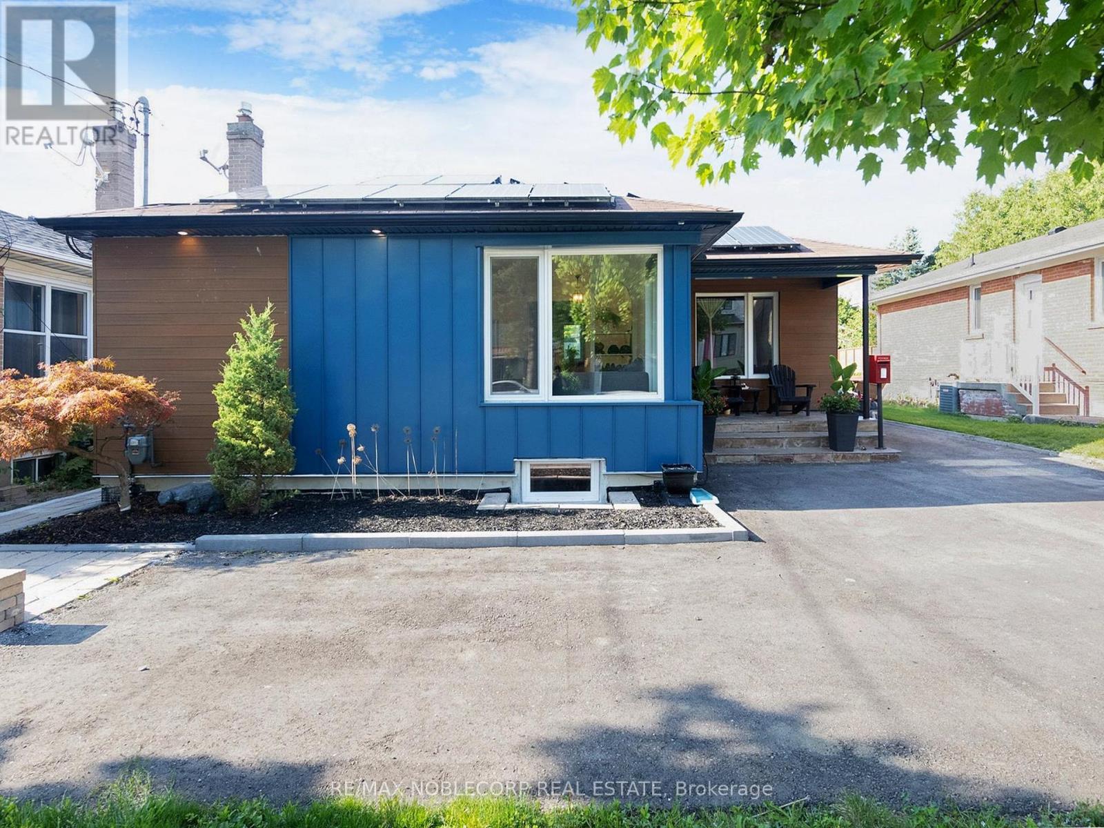 100 ROCKPORT CRESCENT - 2