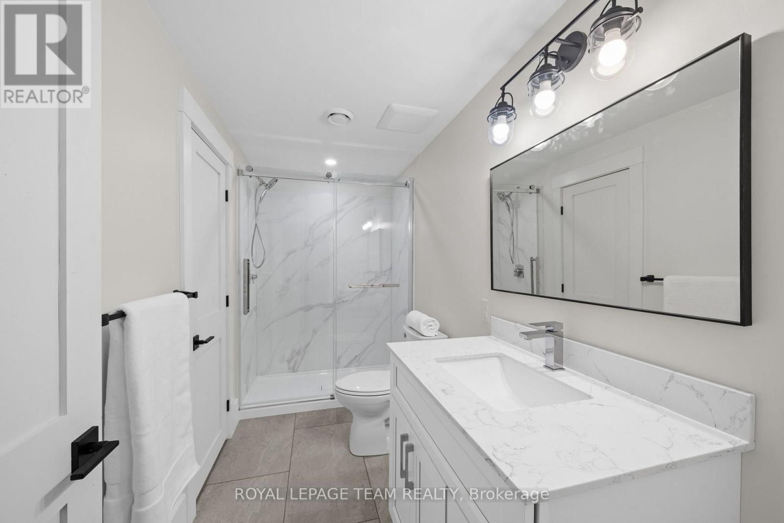 7385 BANK STREET - 34