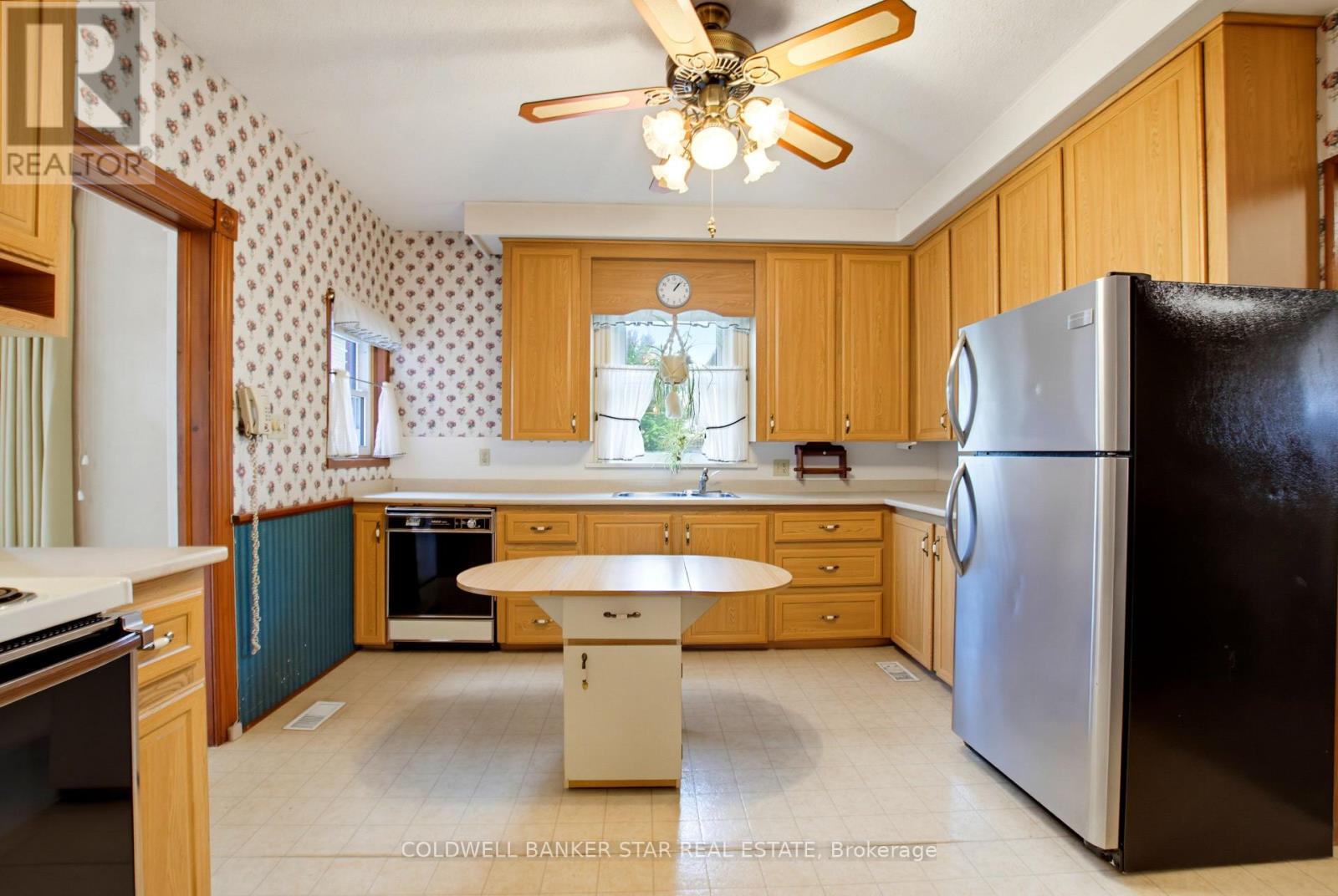 27 FOURTH AVENUE - 18