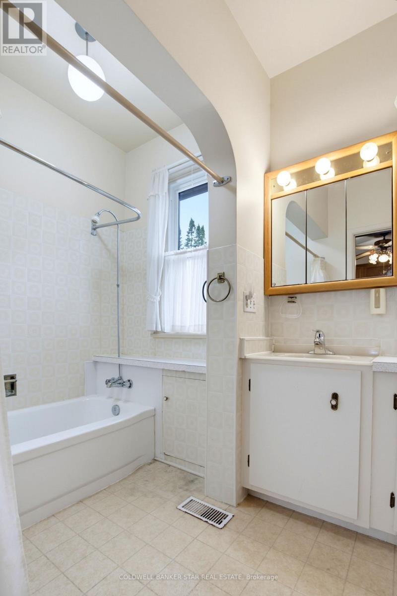 27 FOURTH AVENUE - Image 21