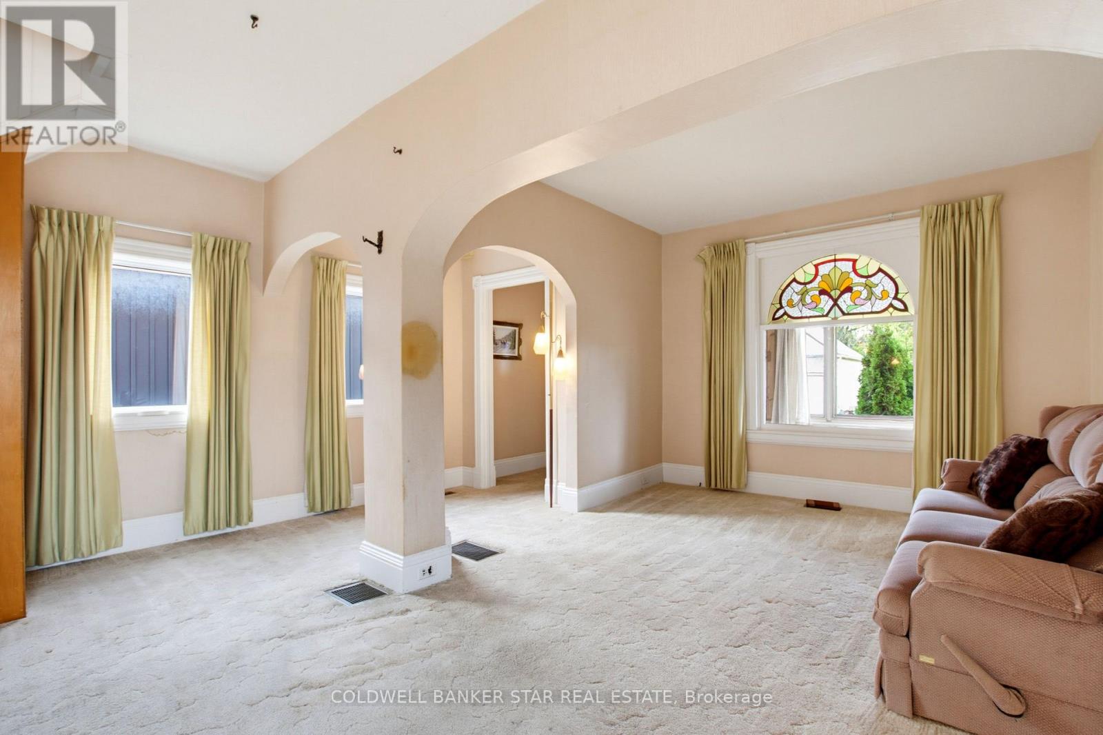27 FOURTH AVENUE - Image 9