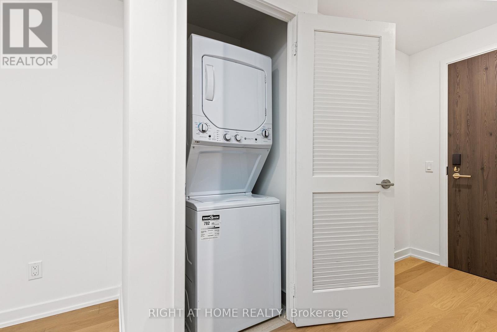 #315 25 RICHMOND STREET E - 14