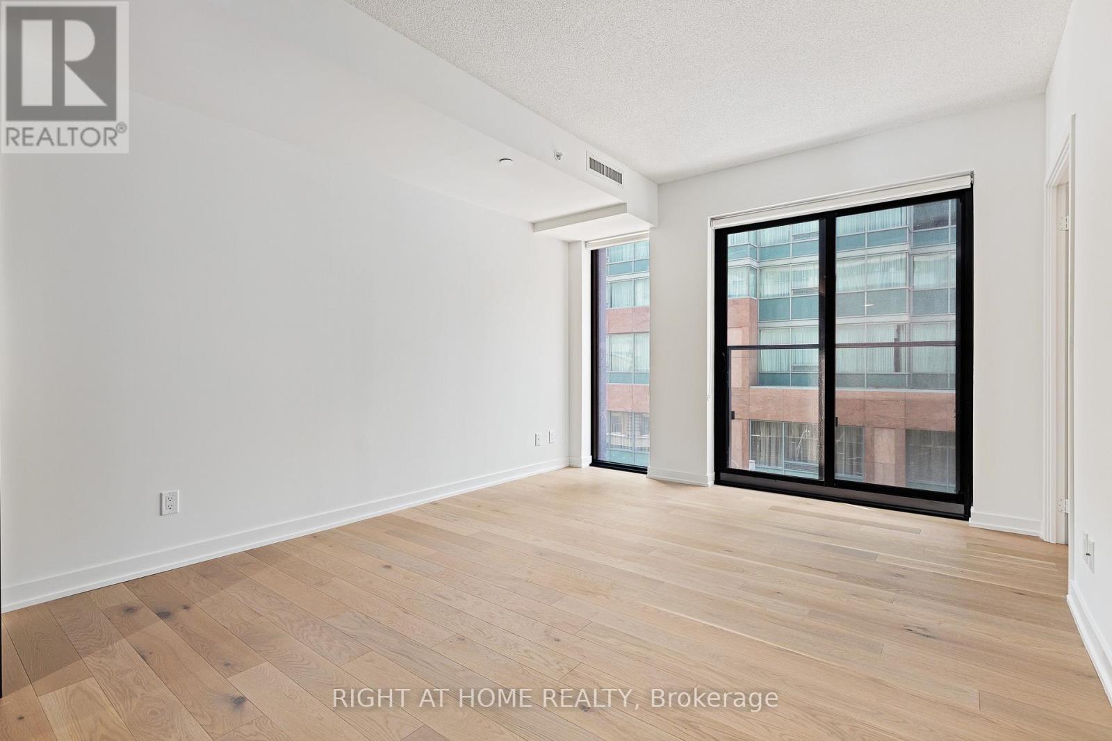 #315 25 RICHMOND STREET E - 5
