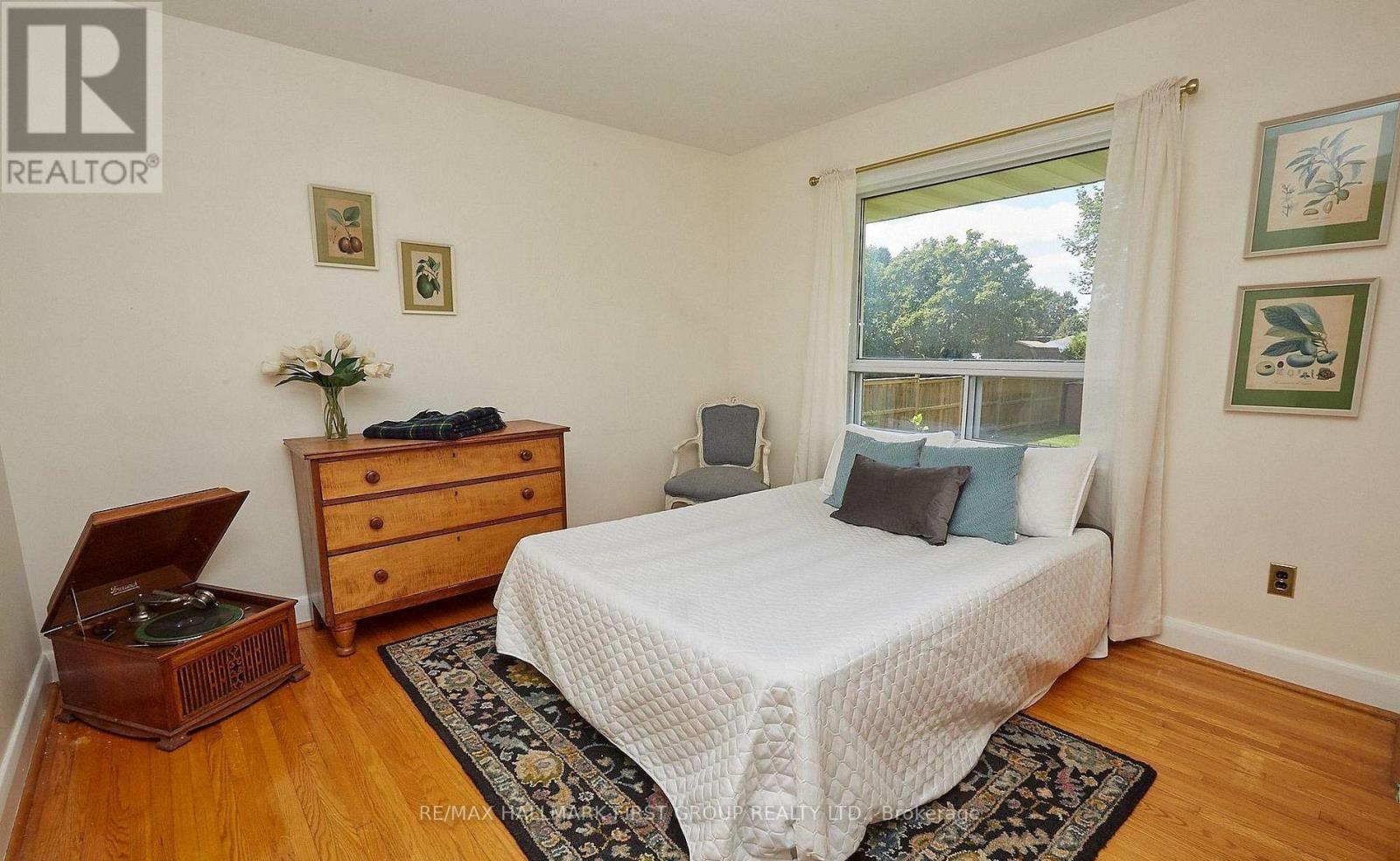 212 Hallett Avenue, Whitby, ON photo 10