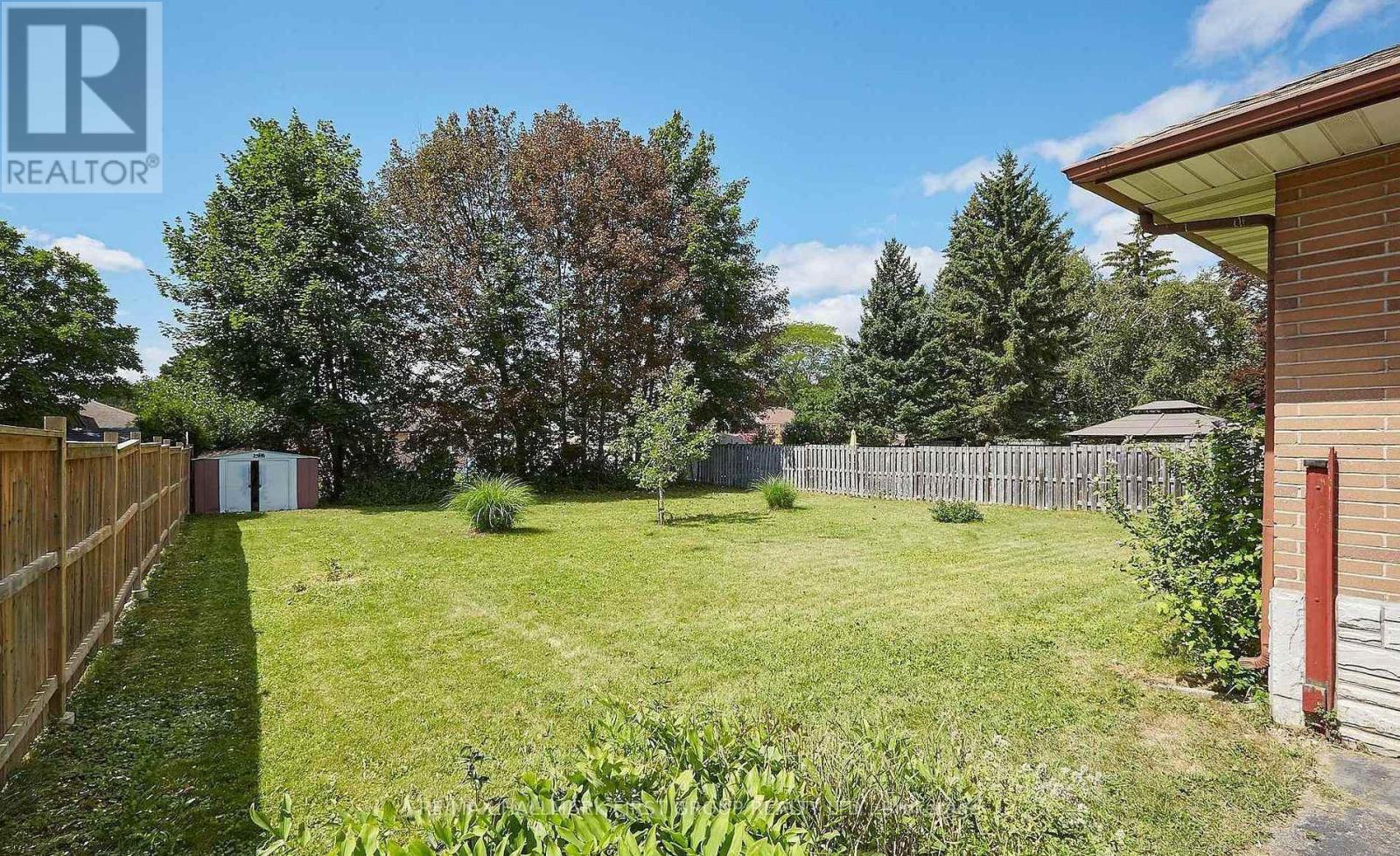 212 Hallett Avenue, Whitby, ON photo 18