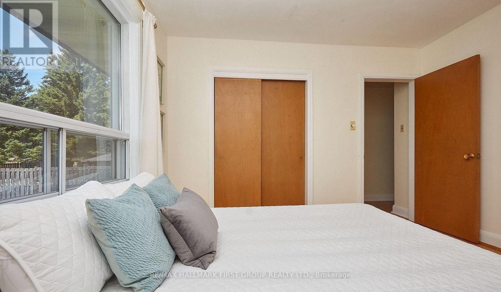 212 Hallett Avenue, Whitby, ON photo 9
