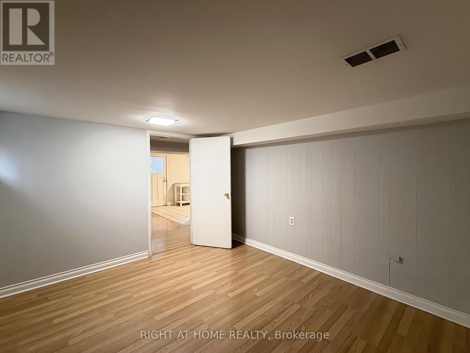 Lower- 214 Greenwood Avenue, Oshawa, ON photo 13