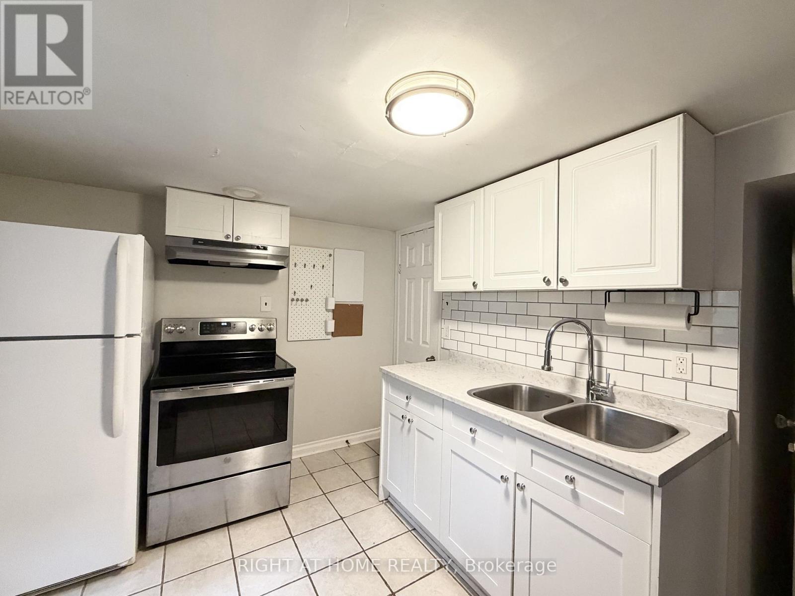 Lower- 214 Greenwood Avenue, Oshawa, ON photo 5