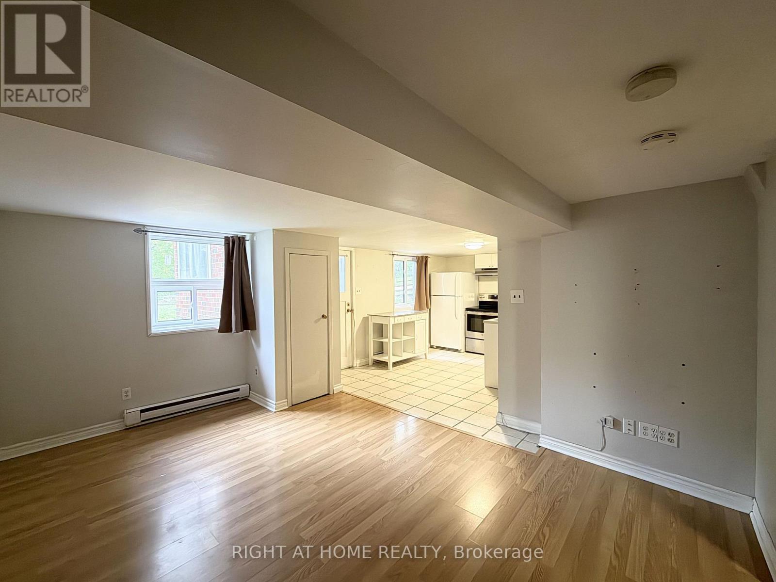 Lower- 214 Greenwood Avenue, Oshawa, ON photo 9