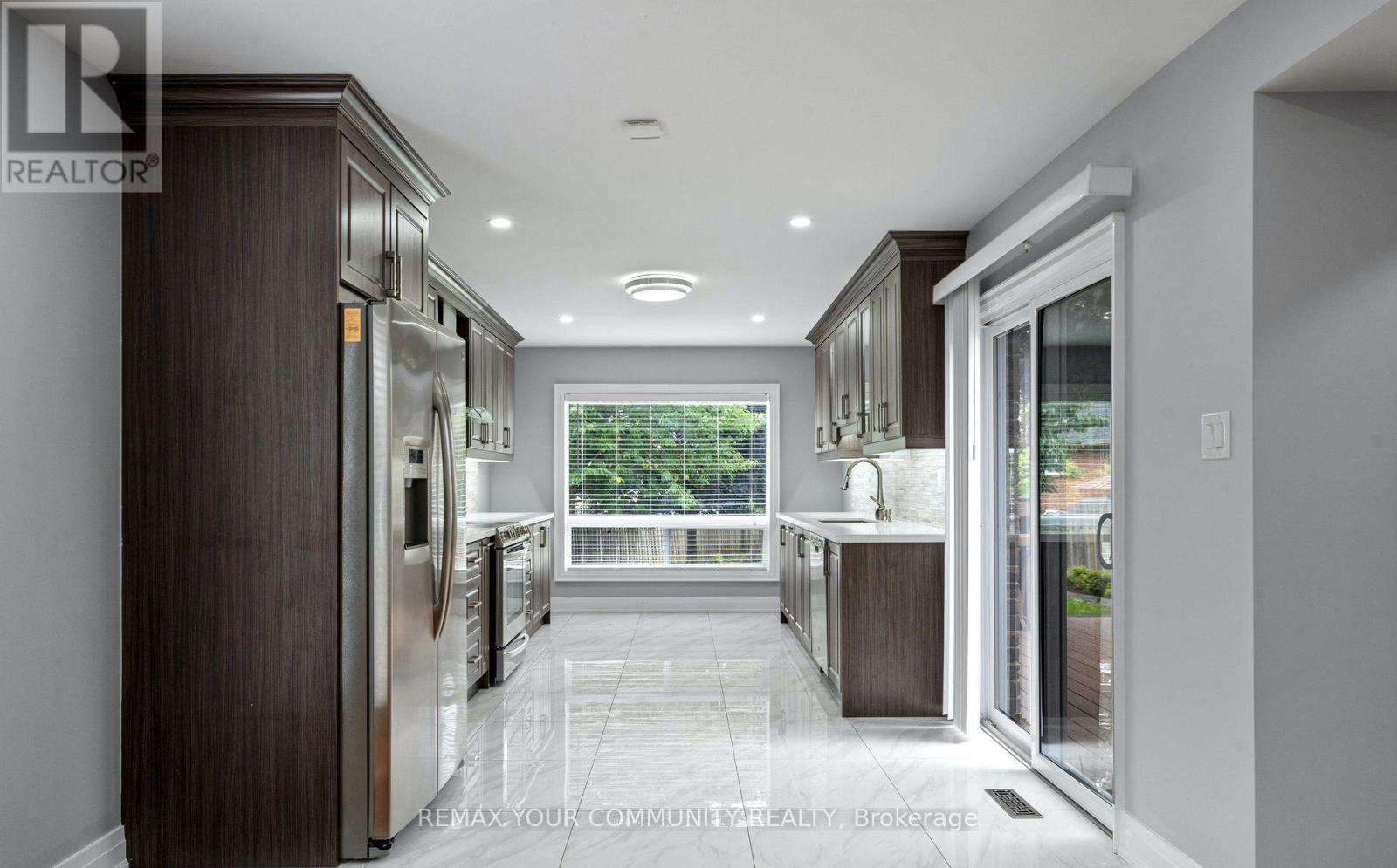 700 Stonepath Circle, Pickering, ON photo 10
