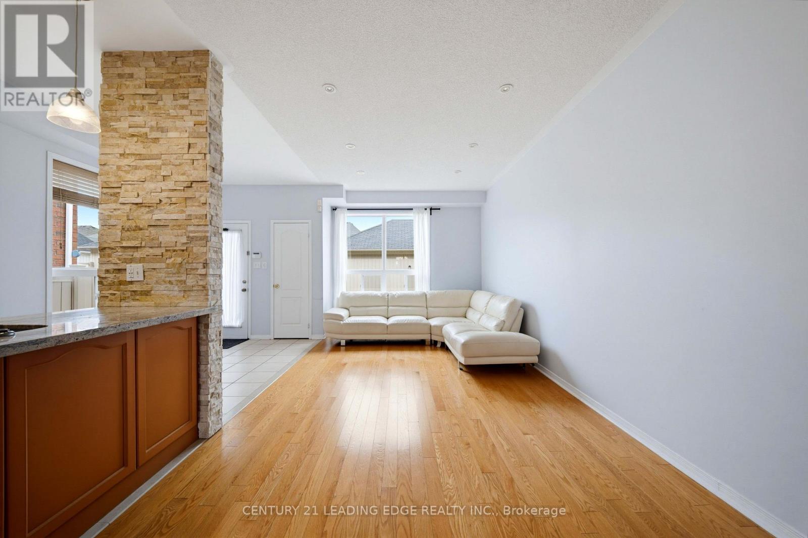 818 CASTLEMORE AVENUE - 16