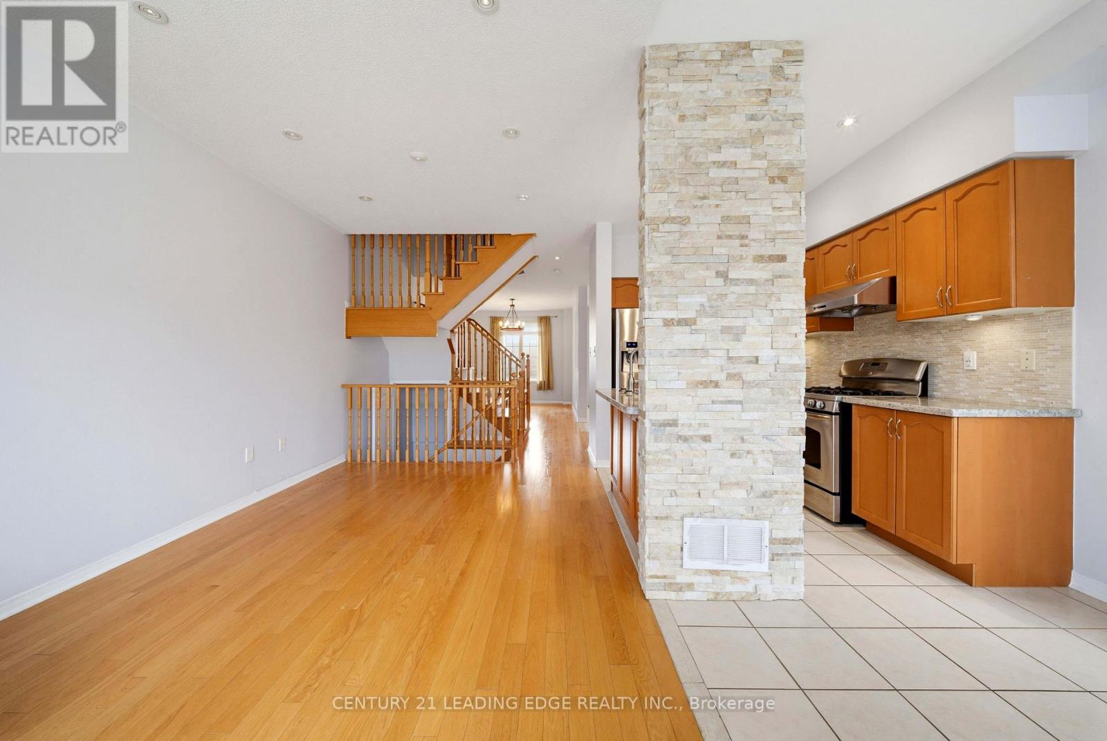 818 CASTLEMORE AVENUE - 19
