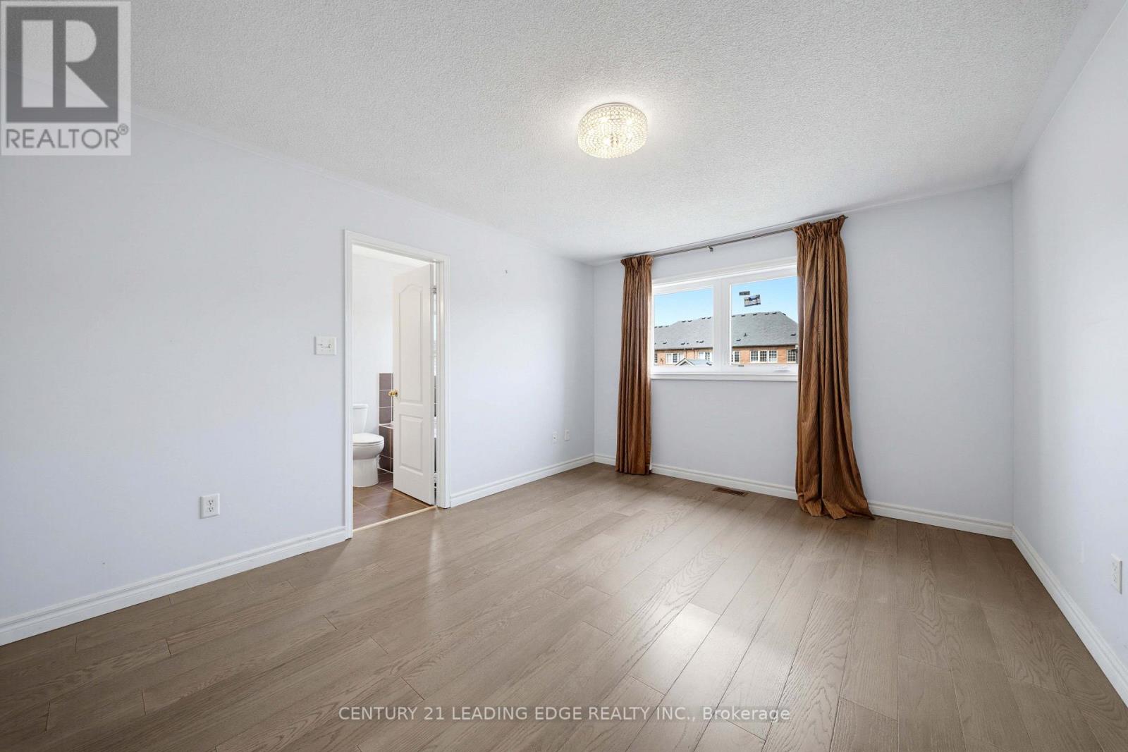 818 CASTLEMORE AVENUE - 30