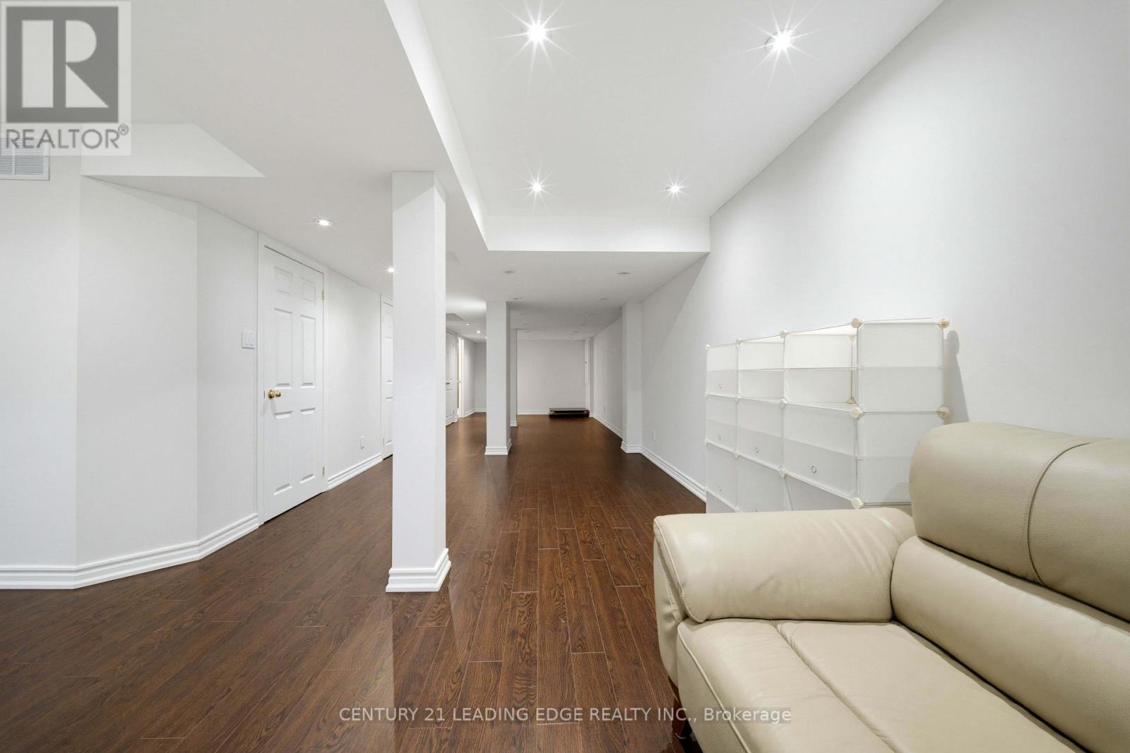 818 CASTLEMORE AVENUE - 43