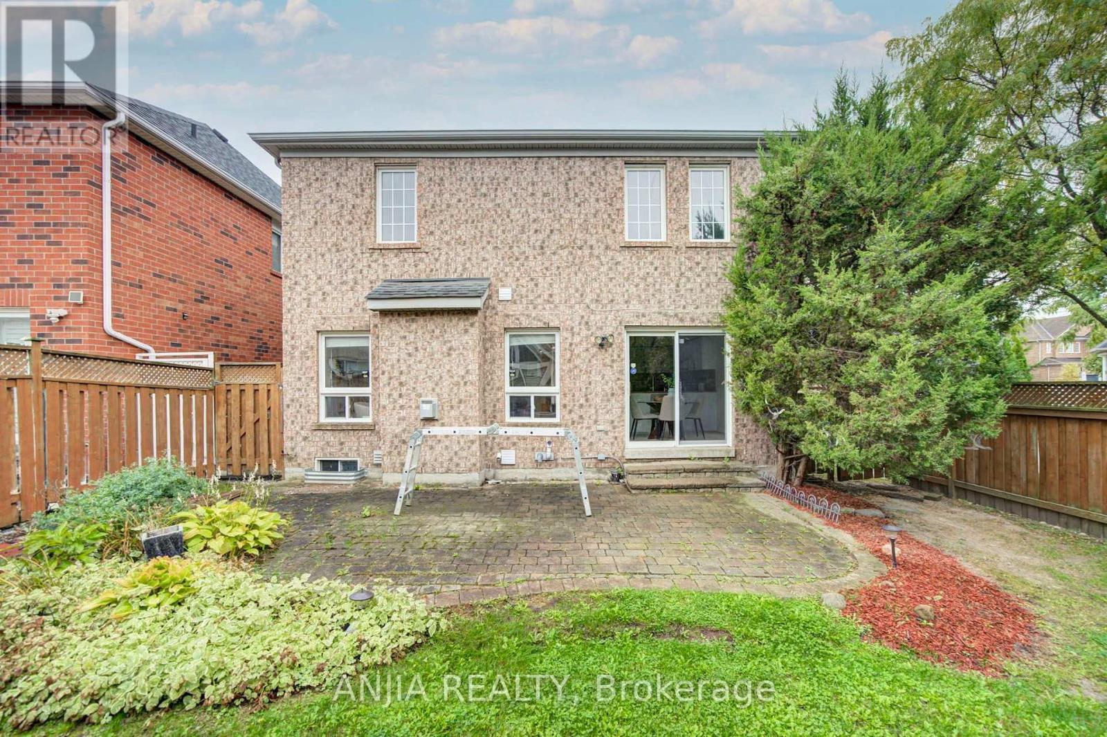 1 AYLESBURY GATE - 49