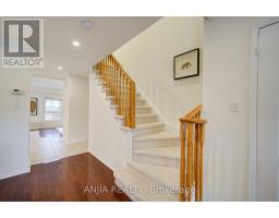 Family room - 1 Aylesbury Gate, Markham, ON L6C2R6 Photo 6