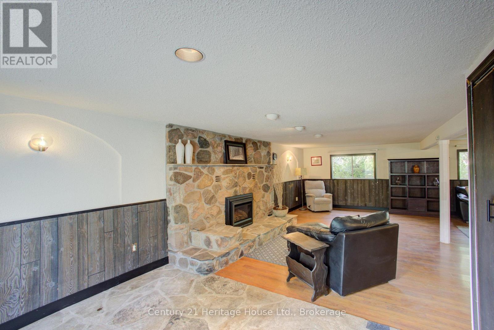 313207 HIGHWAY 6 - 32