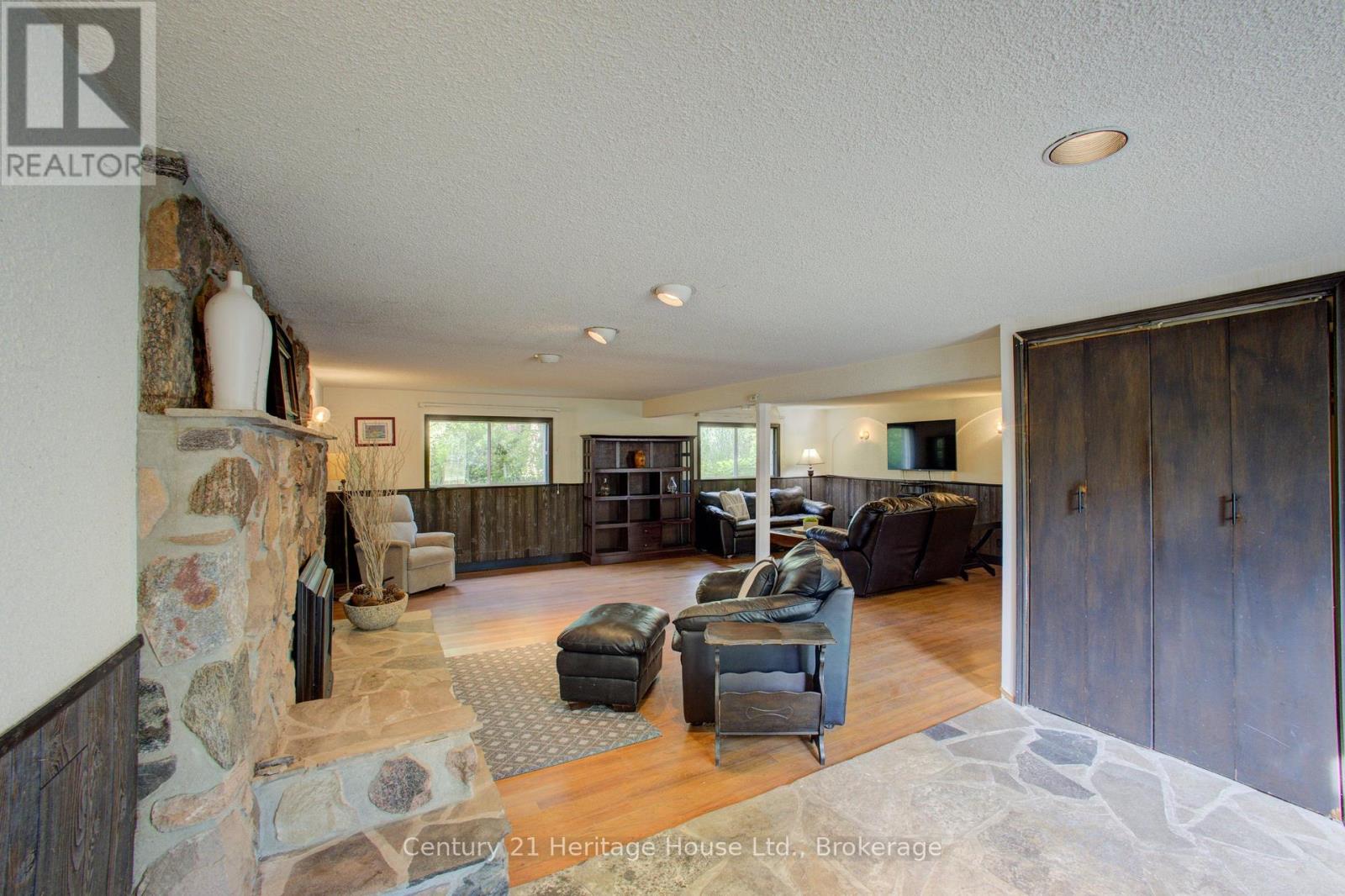 313207 HIGHWAY 6 - 33