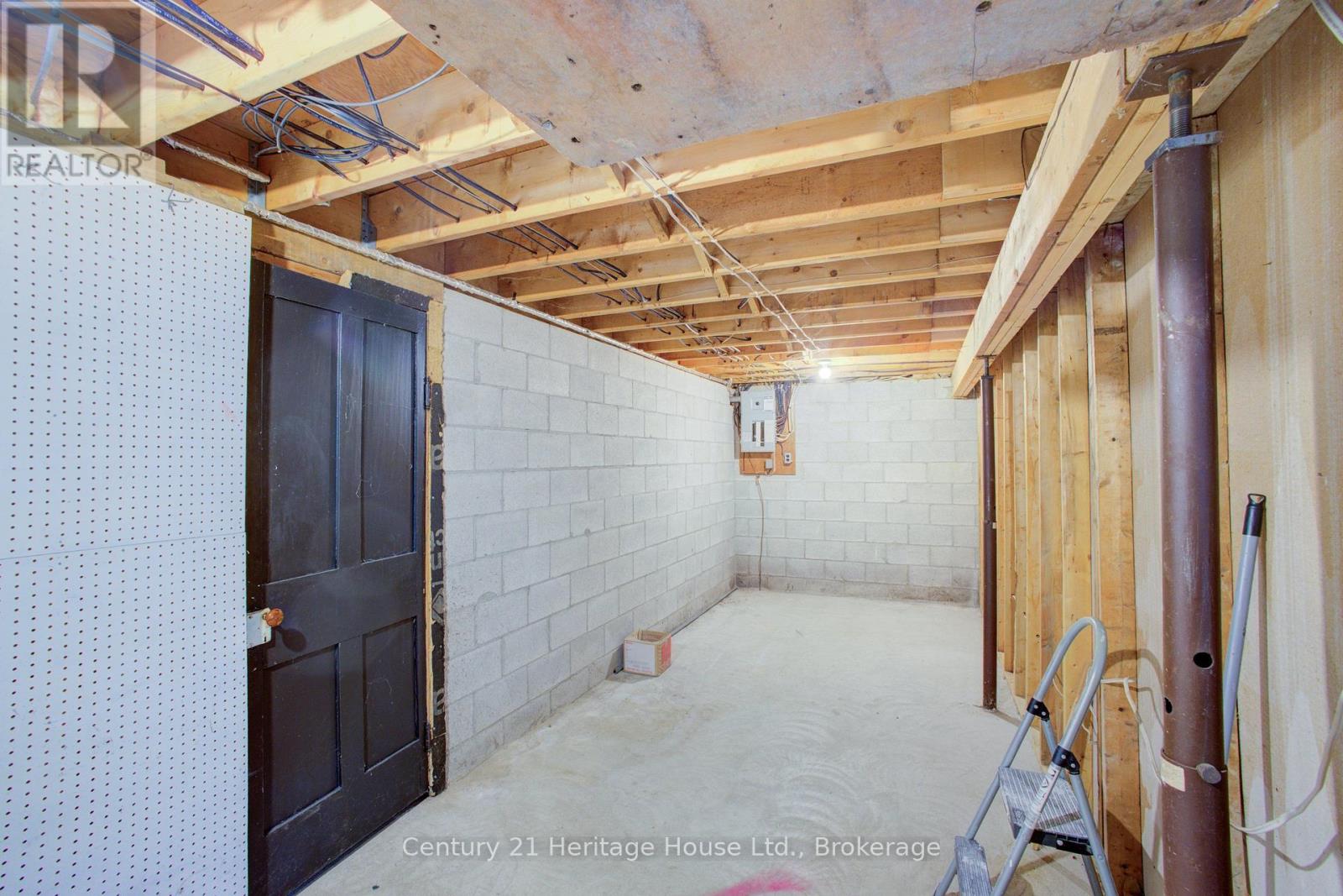 313207 HIGHWAY 6 - Image 37