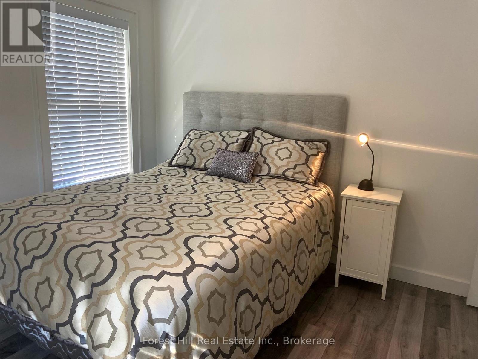 51 Louisa Street West — photo 8