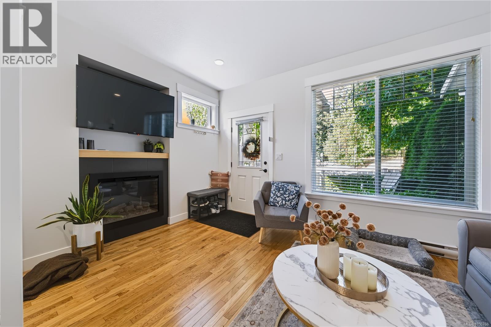 #102 6057 Doumont Rd - 16