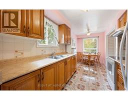 875 Messenger Meadow Drive, Mississauga, ON L5C3T1 Photo 11