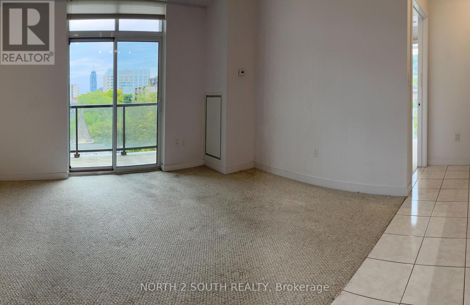 #605 90 CHARLTON AVENUE W - 7