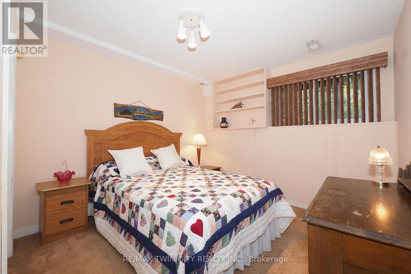 #34 375 HOLIDAY INN DRIVE - Image 34