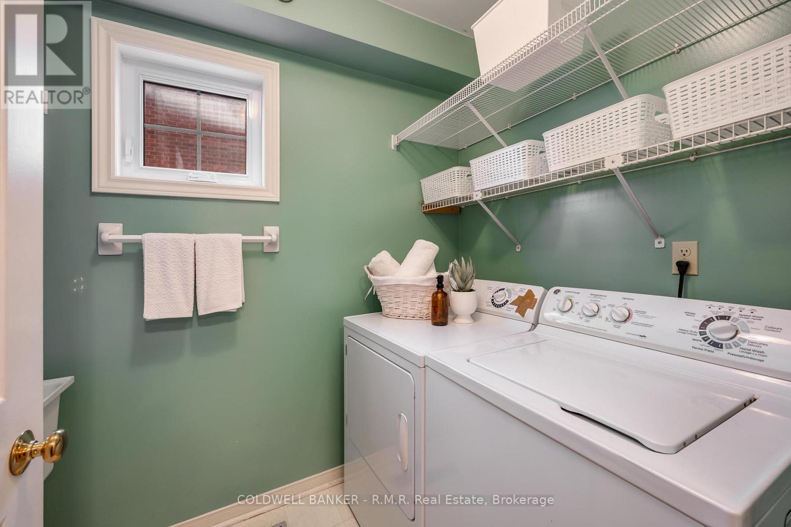 1090 THIMBLEBERRY CIRCLE - Image 19
