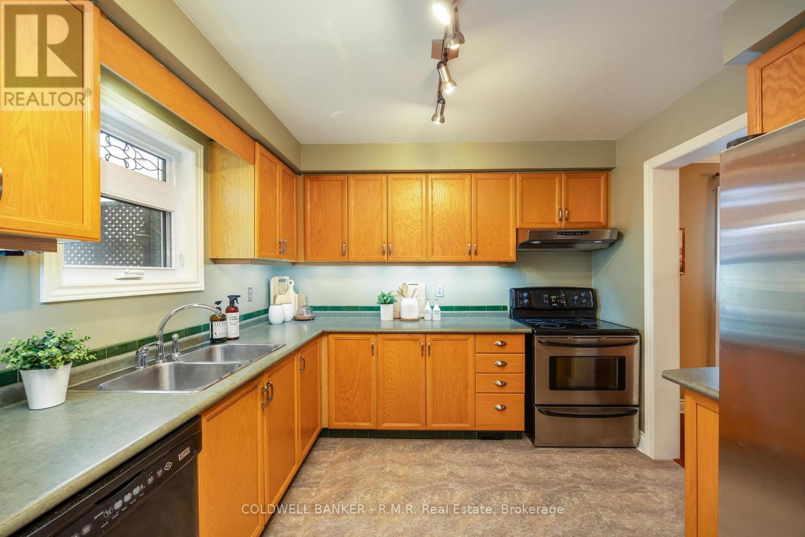 1090 THIMBLEBERRY CIRCLE - Image 14