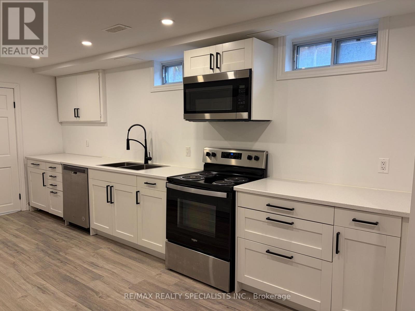 70 Duncairn Avenue, Kitchener, ON photo 39