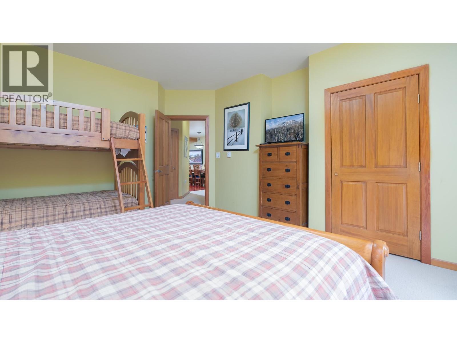 #2 1008 OLAUS Way - 20