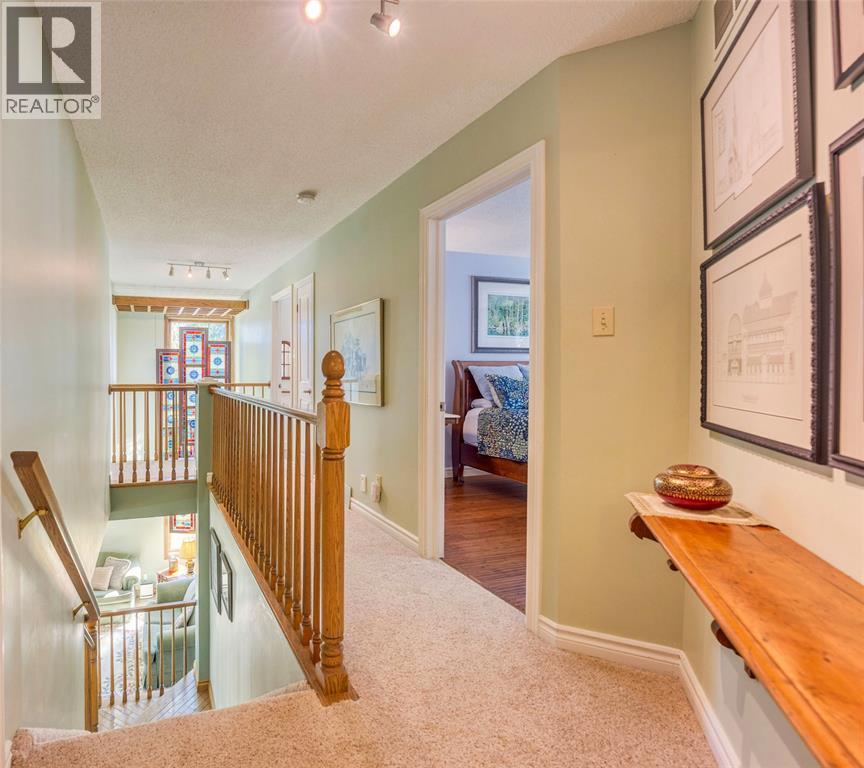 1971 WINSLOW CRESCENT - 30