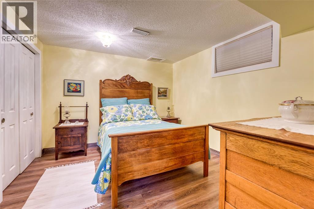 1971 WINSLOW CRESCENT - 42