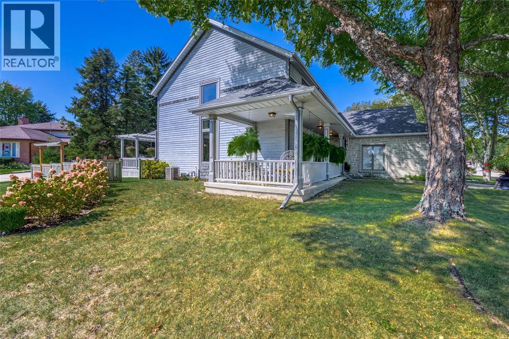 1971 WINSLOW CRESCENT - 4
