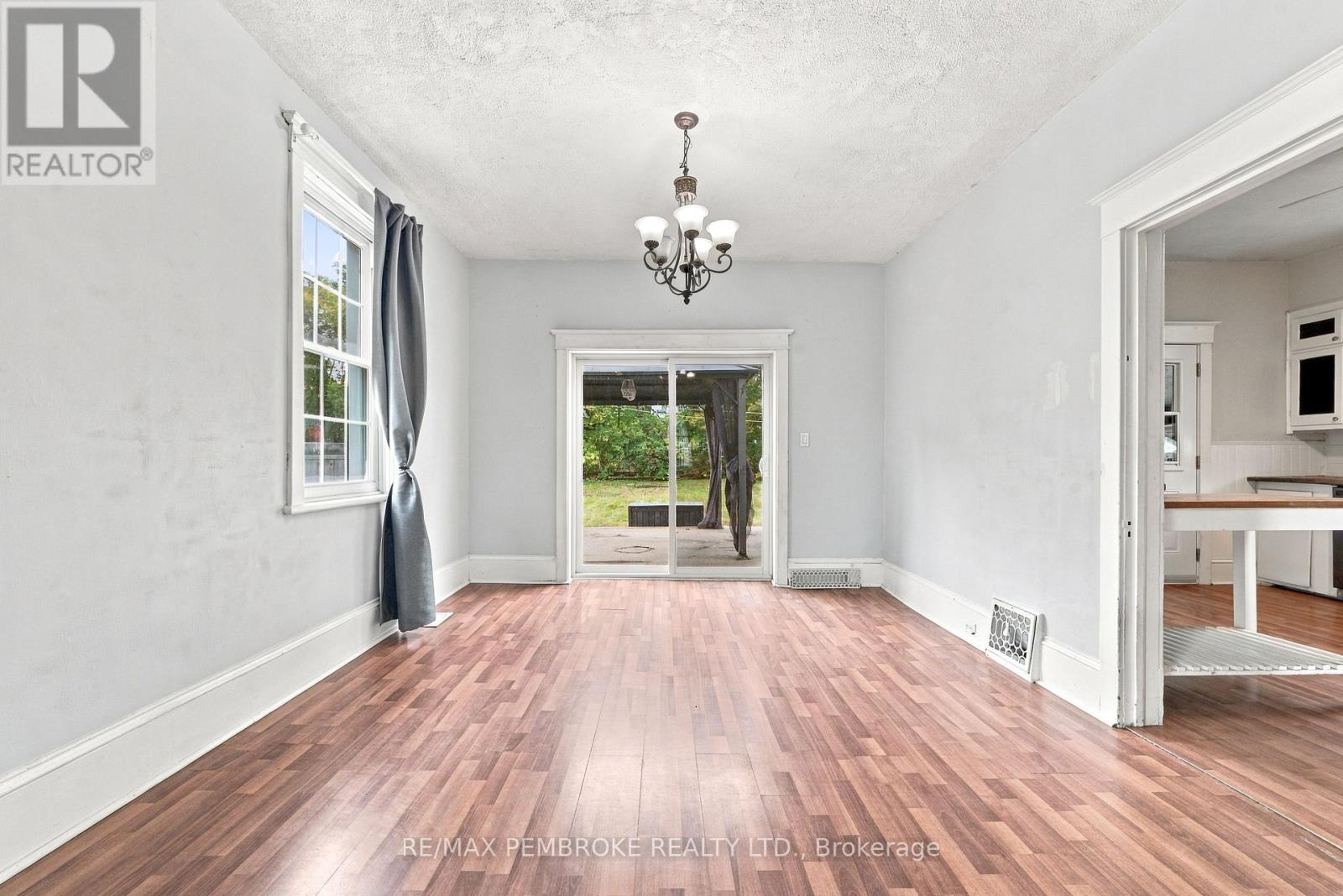 626 HAMILTON STREET W - 15