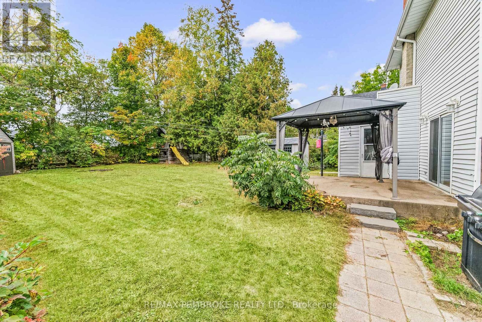 626 HAMILTON STREET W - Image 36